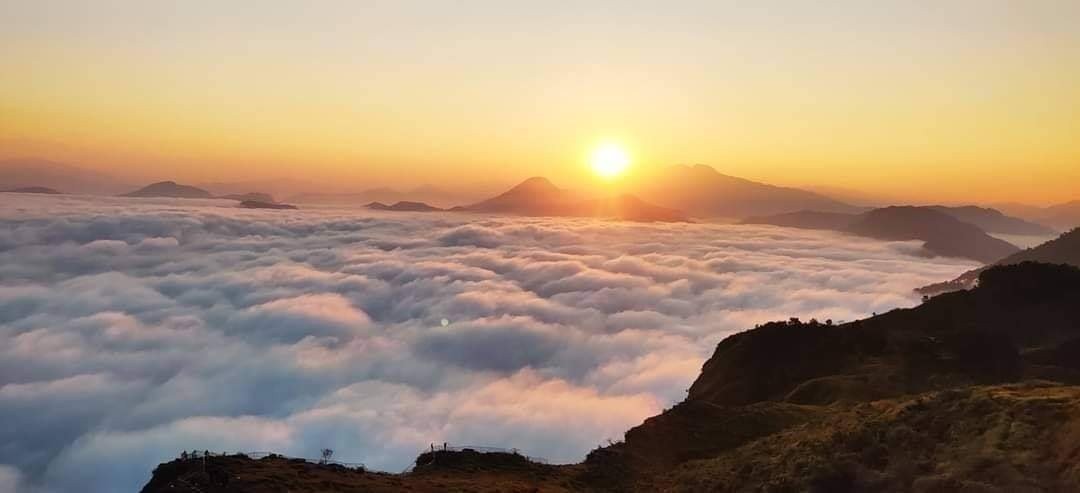 मानहुँकोटबाट देखिएको दृश्य