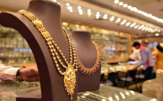 सुनको मूल्यमा सामान्य गिरावट, कतिमा हुदैँ छ कारोबार ?