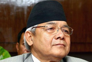वामदेव गौतमको ढुलमुले चरित्रले ओली र प्रचण्डको तानातानमा थापा