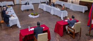 नेकपामा अध्यक्ष र प्रधानमन्त्री बन्न को आउलान् ?