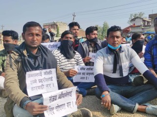 बालिका हत्या प्रकरण : निषेधाज्ञा तोड्दै बर्दिबासमा निरन्तर प्रदर्शन, एक दर्जन अश्रुग्यास प्रहार