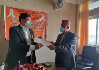 नवनियुक्त मन्त्री श्रेष्ठलाई बधाई एवं कोरोना कोषमा सहयोग हस्तान्तरण