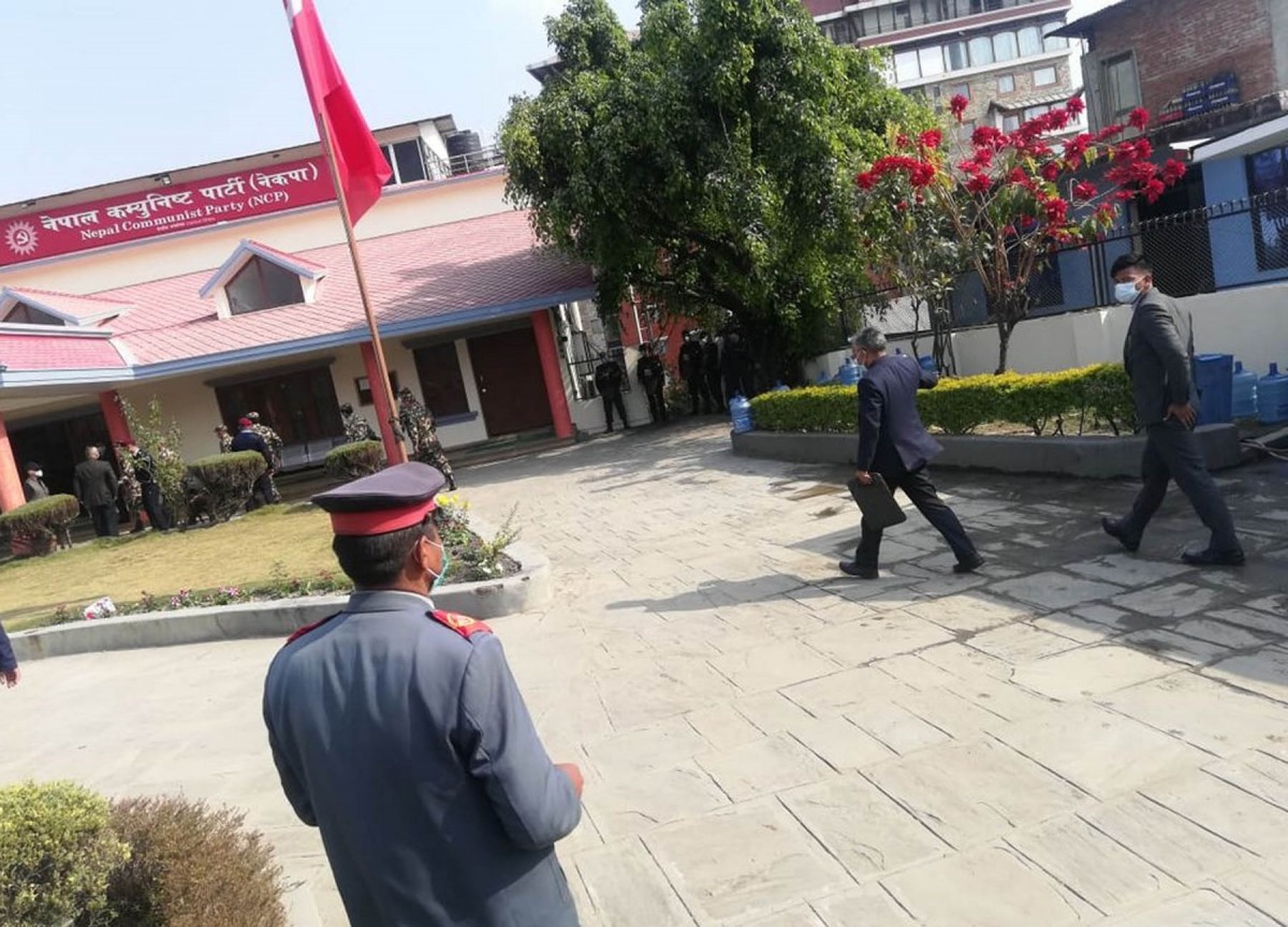 ओली बिनानै सुरु भयो नेकपा स्थायी समिति बैठक