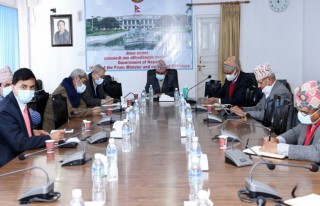 कोरोनाको खोप छिट्टै ल्याउने विषयमा मन्त्री र सचिवहरूसँग छलफल