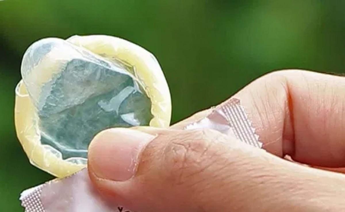 सेक्स गर्दा कण्डमको साटोमा एक जोडीले प्लास्टिक प्रयोग गरेपछि...