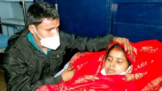 अस्पतालको बेडमा बेहुलाले लगाइदिए बेहुलीलाई सिन्दुर