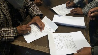 संसद विघटनकाविरुद्ध बानेश्वरमा नेकपा सांसदको हस्ताक्षर संकलन