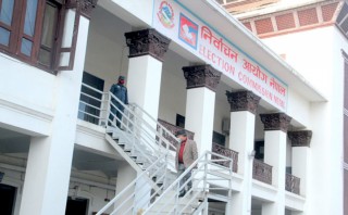 हस्ताक्षरसहित प्रचण्ड-नेपाल समूह निर्वाचन आयोगमा