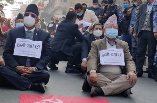 प्रतिनिधिसभा विघटनविरूद्ध नेकपा दाहाल-नेपाल समूहले सुरु गर्यो प्रदर्शन