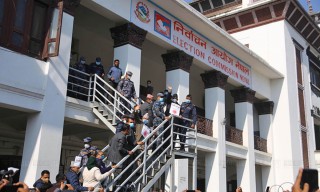 प्रचण्ड-नेपाल पक्षका नेताहरू निर्वाचन आयोगमा