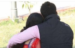 आइसोलेसन सेन्टर जान्छु भनेर हिंडेका संक्रमित विबाहित पुरुष ‘गलफ्रेण्ड’सँग समातिएपछि...