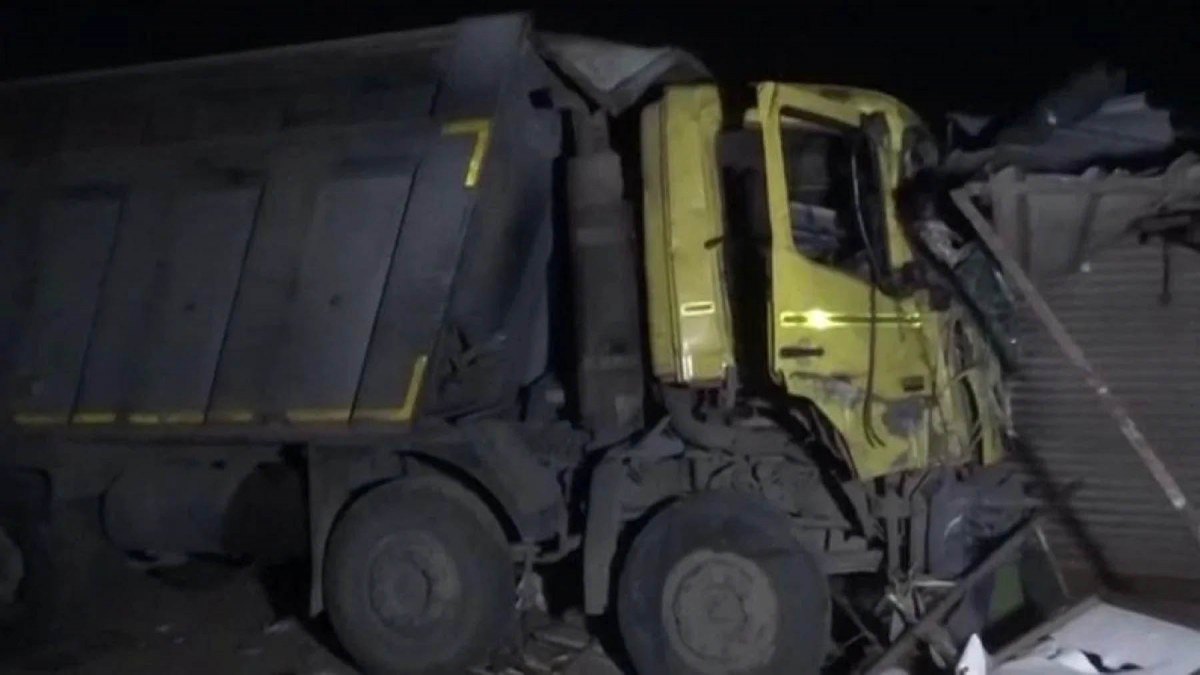 गुजरातमा सुतिरहेका मजदुरमाथि ट्रक गुड्दा १५ को मृत्यु