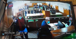 प्रतिनिधि सभा विघटनविरुद्ध इजलासमा बाघे स्वरमा शम्भु थापा यसरी कुर्लिदैछन् 