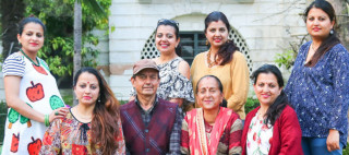 छ वटी छोरीलाई सरकारी जागिरे बनाउने बुबा-आमाको यस्तो छ संघर्षको कथा, परिवारै सरकारी जागिरमा 