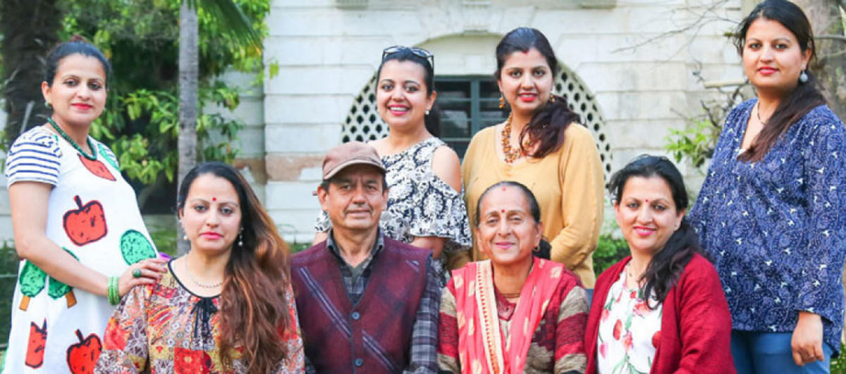 छ वटी छोरीलाई सरकारी जागिरे बनाउने बुबा-आमाको यस्तो छ संघर्षको कथा, परिवारै सरकारी जागिरमा 