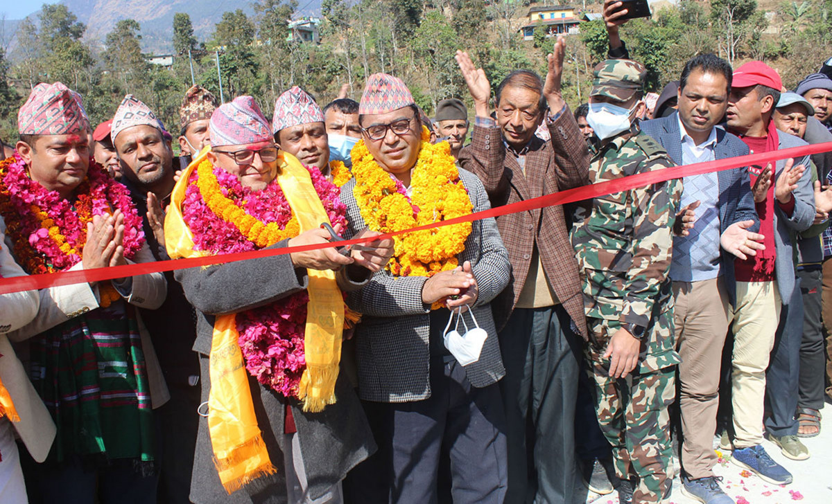 दुई मोटरेबल पुलको एकैदिन उद्घाटन