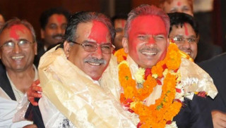 प्रचण्ड र बाबुरामले भोली गर्ल्याम्मै अँगालो मार्ने, निरङ्कुश ओली भन्दै झार्नु सम्म झाँको झार्ने 