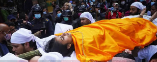 ‘जिउँदो लाश’बोकेर कसले कसलाई किन पुर्यायो सिंहदरबारको मूलगेट ?