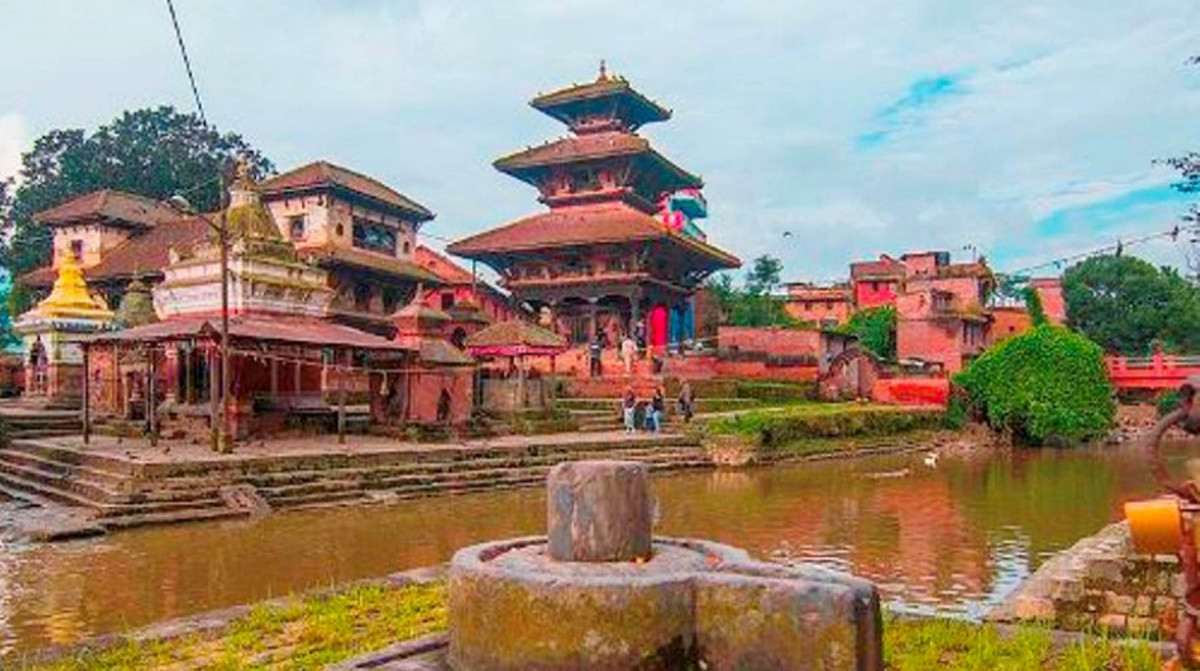 बाह्रवर्षे मकर मेला : त्रिवेणीघाट र आसपासका खोला सरसफाइ