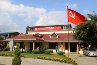प्रचण्ड-माधवको सचिवालयमा पर्न यी नेताले एकले अर्कालाई दिन थाले धक्का, महासचिवमा को भयो पक्का ?