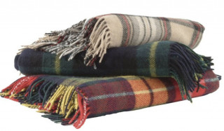 चिसो बढेपछि विपन्न परिवारलाई कम्बल वितरण