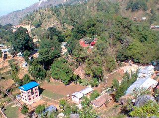 बाहुनीडाँडाका स्थानीयवासी आफैँले निकाले गाउँमा दूधकोशीको पानी