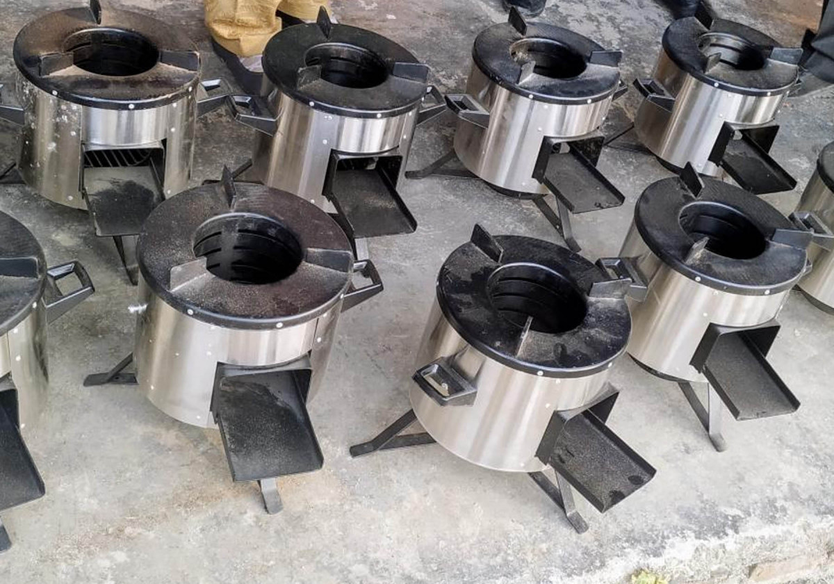 मुसहर बस्तीमा सुधारिएको चुलो वितरण