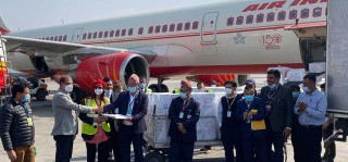 भारतबाट आइपुग्यो १० लाख डोज कोरोना खोप