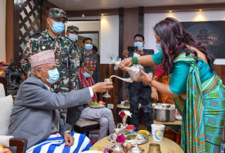 सर्वोच्चद्वारा केपी कदमलाई झापड, मीठो अय्ला, नमीठो बर्थ डे !