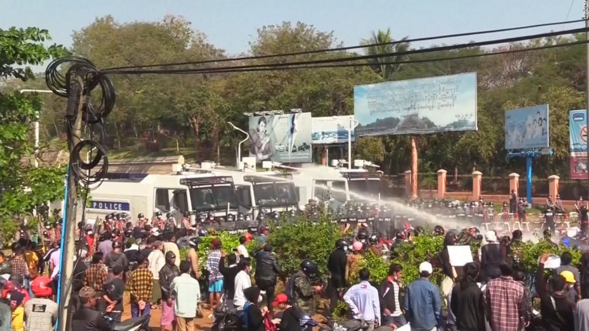 म्यानमारमा प्रदर्शनकारीमाथि प्रहरीले चलायो गोली : २ जनाको मृत्यु, दर्जनौं घाइते