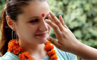 किन लगाइन्छ निधारमा टीका ? यस्तो छ वैज्ञानिक कारण !