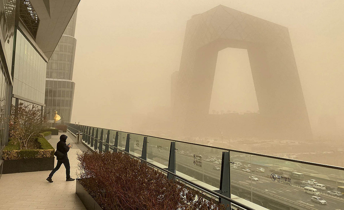 बेइजिङमा धुलोको आँधी : ३ सय ४१ जना बेपत्ता, ४ सय बढी उडान रद्द