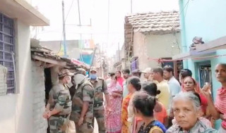 श्रीमतीलाई १२८ पटक चक्कु प्रहारपछि श्रीमान आफैले गरे झुण्डिएर आत्महत्या