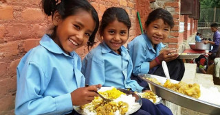 सामुदायिक विद्यालयमा विद्यार्थीलाई दिवा खाजाको व्यवस्था