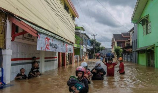 इन्डोनेसियामा बाढीपहिरो  : ५ जना बेपत्ता, २० को मृत्यु