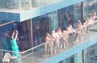 दुबइमा नग्न भएर बाल्कोनीमा पोज दिने दर्जन महिला पक्राउ, केका लागि गरेका थिए यस्तो हर्कत ?