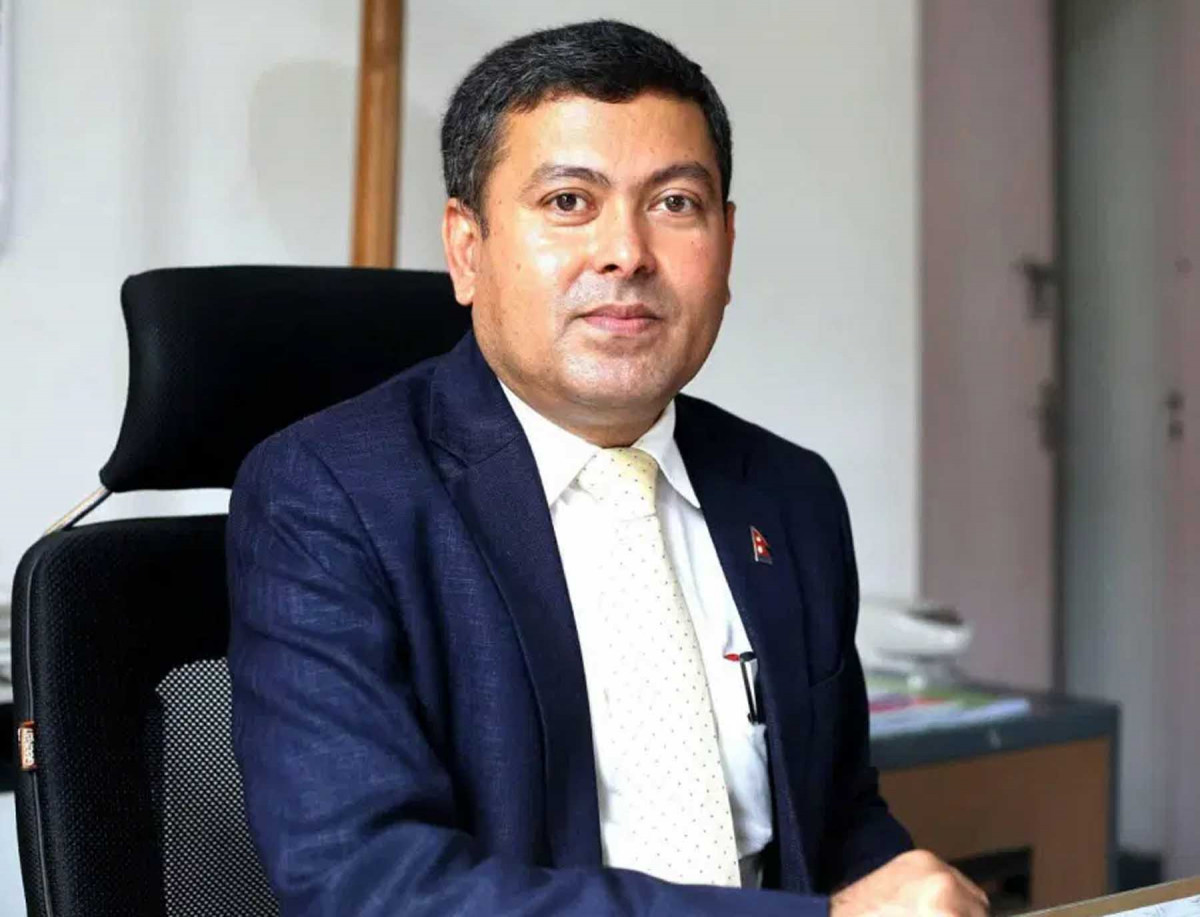 ५१ वर्ष पुग्दा-नपुग्दै नेपाल सरकारको सचिव बाट आजै अवकाश पाएका ओलीको यस्तो छ सफलताको कथा