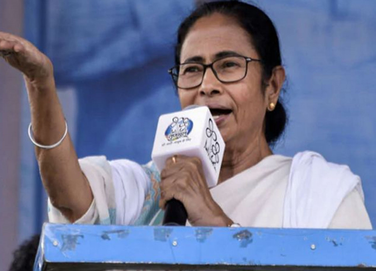 लगातार तेस्रो पटक पश्चिम बंगालमा ममता बनर्जीले  लिइन् मुख्यमन्त्रीको शपथ