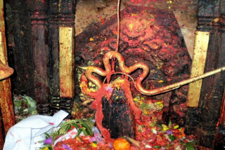 दोलखाको भीमेश्वर मन्दिरको शिलामा फेरि आयो पसिना, संकटको संकेत !