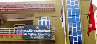मध्यपश्चिम विश्वविद्यालयले  माग्यो २५  जना प्राध्यापक