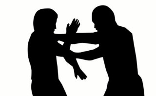 श्रीमतिको उपचार गर्न नआएको भन्दै शिक्षकले कुटे स्वास्थ्यकर्मी