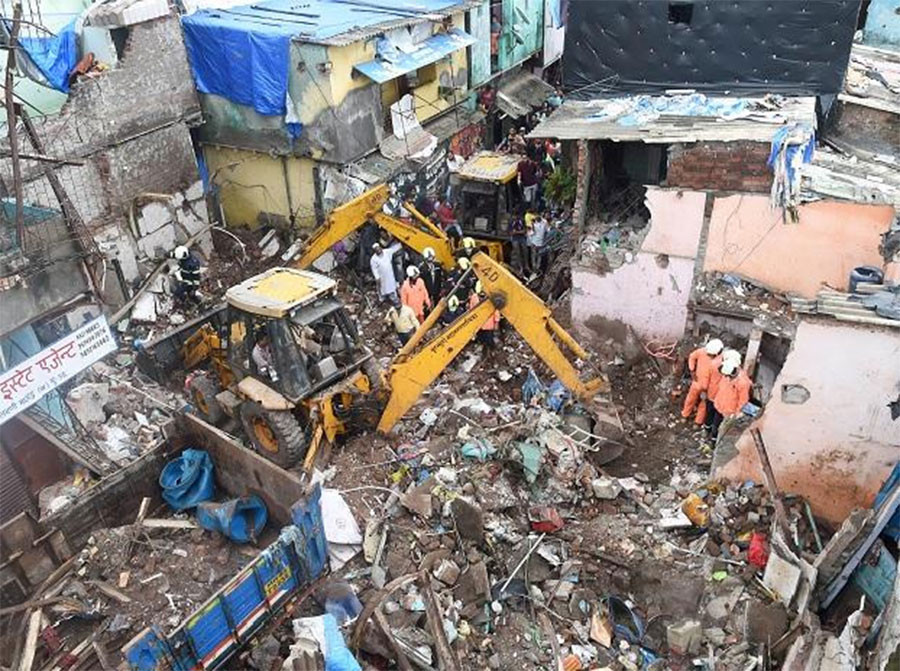 भारतको मुम्बईमा एक भवन भत्किँदा आठ बालबालिकासहित ११ को मृत्यु