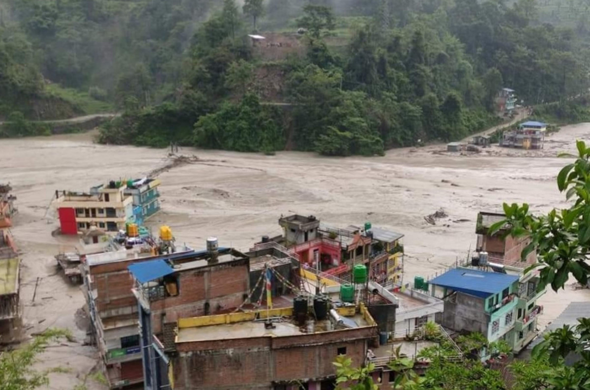 मेलम्चीमा पुनः बाढी, रेडियो मेलम्चीको भवन ढल्यो
