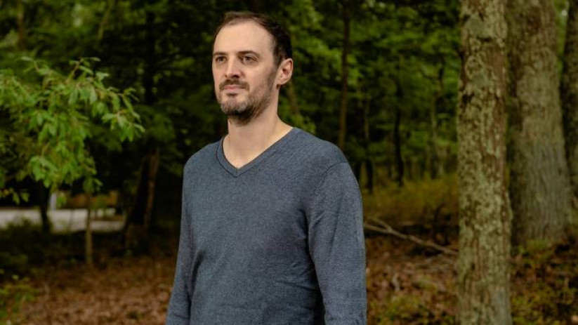 यी व्यक्ति, जो कमजोर र डुबेका कम्पनीका सेयरमा मात्रै लगानी गर्छन्, यस्ता छन् कारण