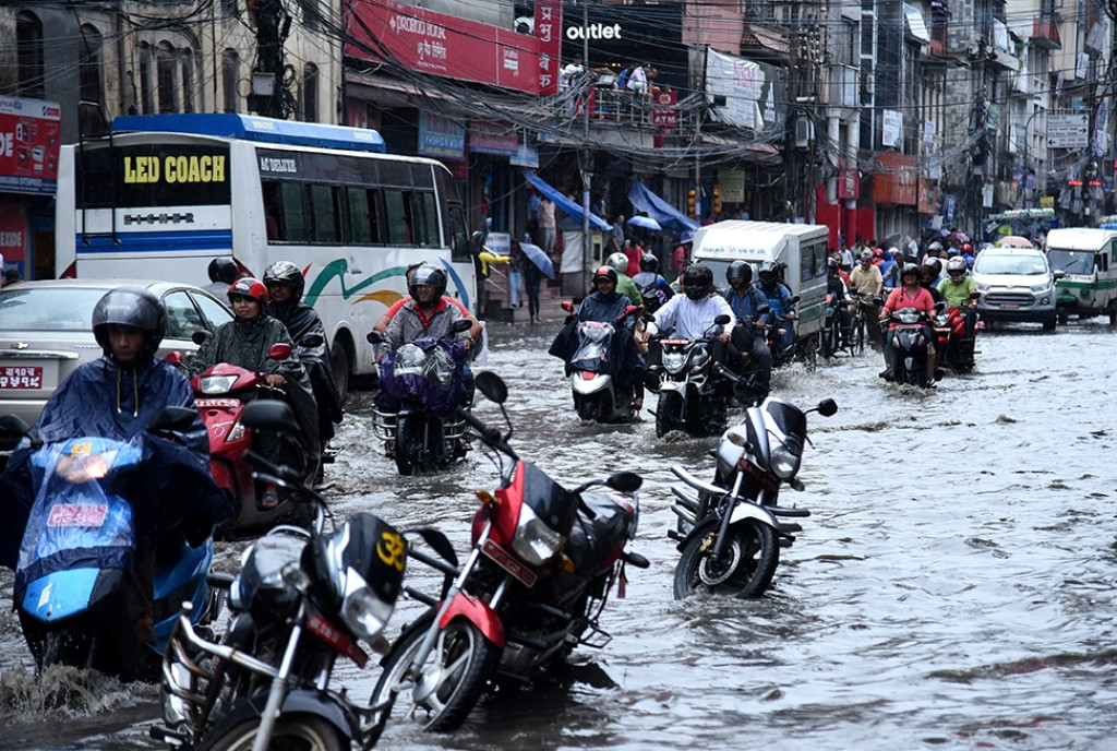 काठमाडौंमा भारी वर्षा : ३८२ घर डुबानमा, १३८ बढीको उद्धार