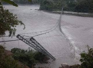 चामे–झोलुङुगे पुल उच्च जोखिममा