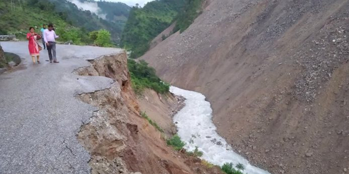 बाढीपहिराले सडकमा रु ८० करोडको क्षति