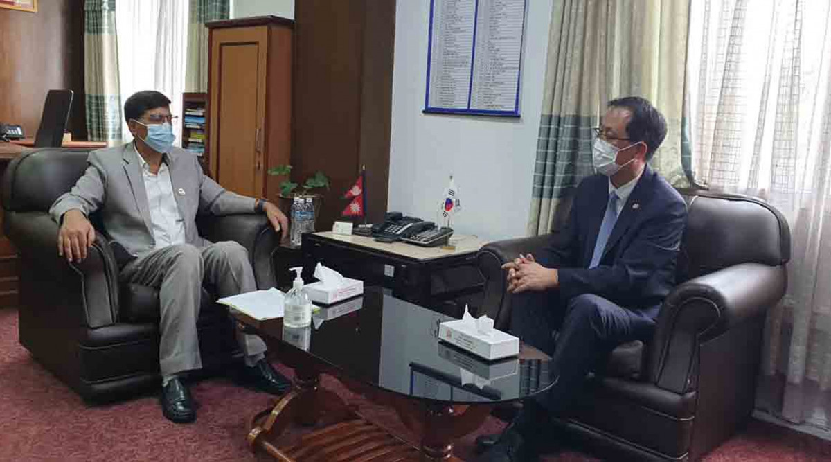 अर्थमन्त्री शर्मा र कोरियाली राजदुतबीच शिष्टाचार भटवार्ता