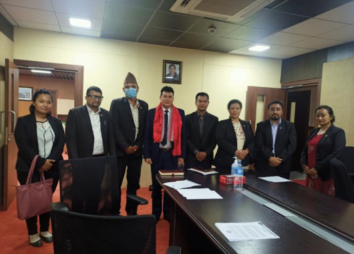 कानुन न्याय तथा सामाजिक कल्याण मञ्चद्वारा महान्यायाधिवक्ता खातीलाई ६ बुँदे ज्ञापनपत्र 