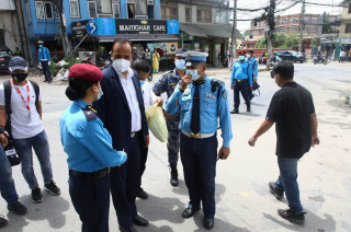 फेरी बढ्यो कोरोना संक्रमण, काठमाडौँमा मास्क नलगाउनेलाई ‘ठाउँको ठाउँ’ सय रुपैयाँ जरिवाना